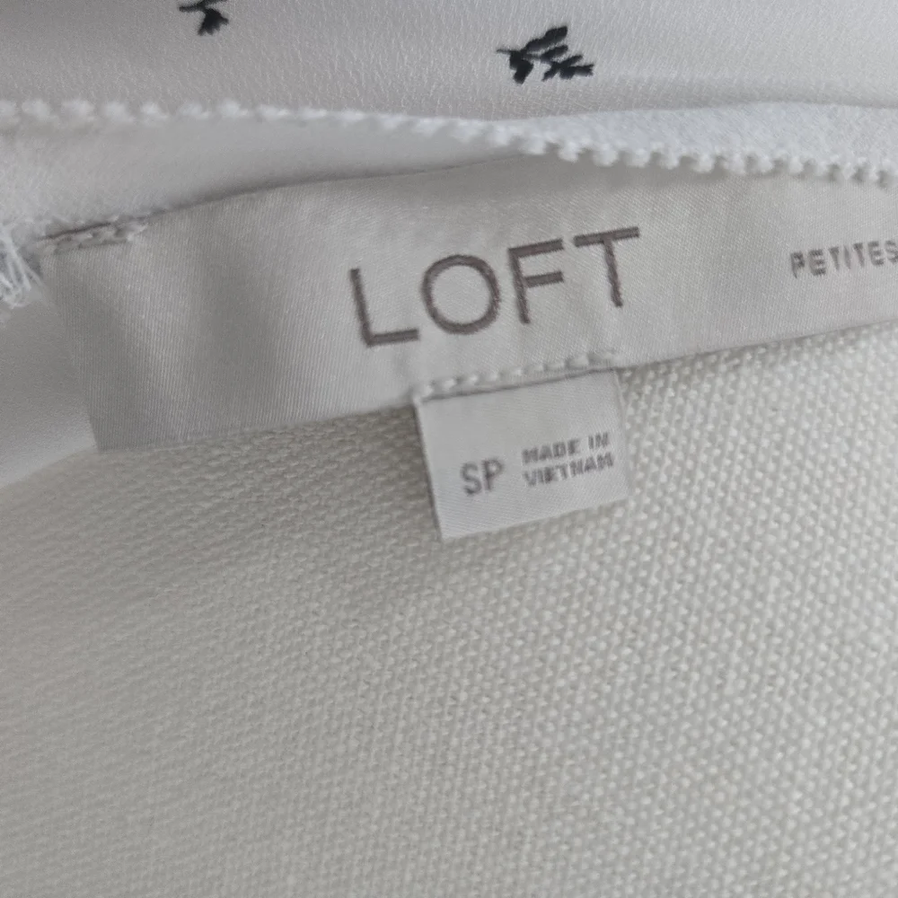 ❤️❤️❤️LOFT White Sleeveless Gathered-Neck Printed Camisole - Picture 2 of 7